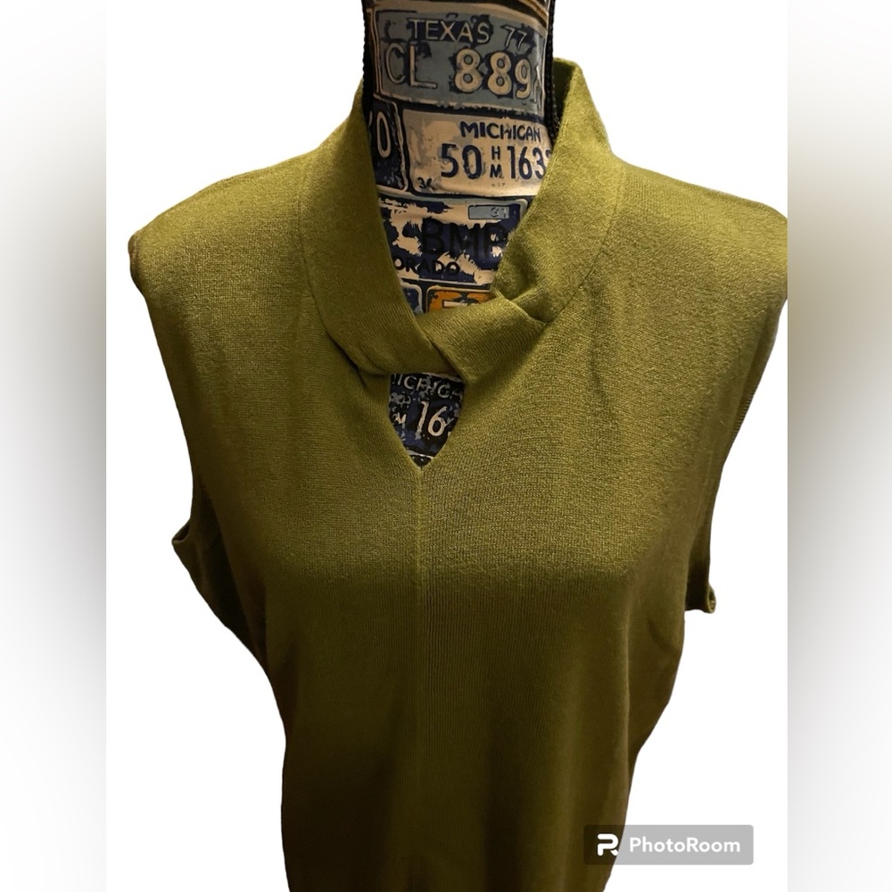 Green Harve Benard twist collar sleeveless blouse NWT!